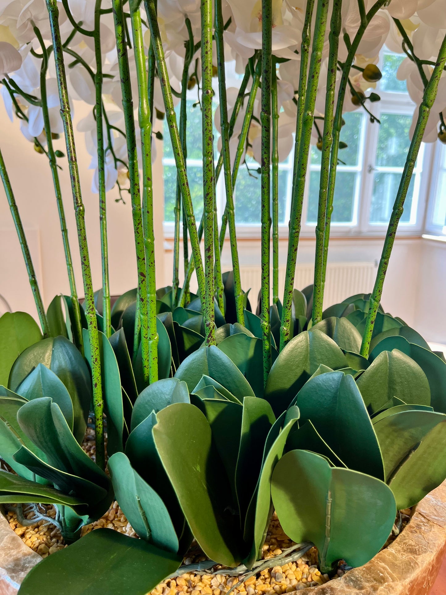 Künstliche Orchidee Weiß – 88 cm – Luxus Deko in Goldschale für Wohnzimmer, Empfang, Hotel & Praxis