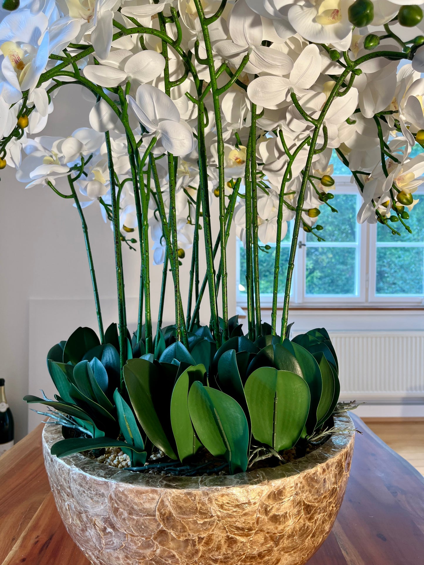 Künstliche Orchidee Weiß – 88 cm – Luxus Deko in Goldschale für Wohnzimmer, Empfang, Hotel & Praxis